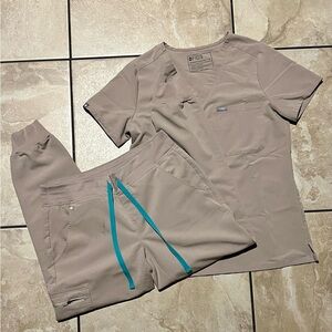 LIMITED EDITION BOULDER FIGS SET Catarina one pocket Scrub Top and Zamora jogger